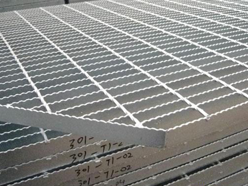 防滑<a href='http://m.xy-hyd.com'>鋼格柵板</a> 防滑鋼<a href='http://m.xy-hyd.com'>格柵板</a>