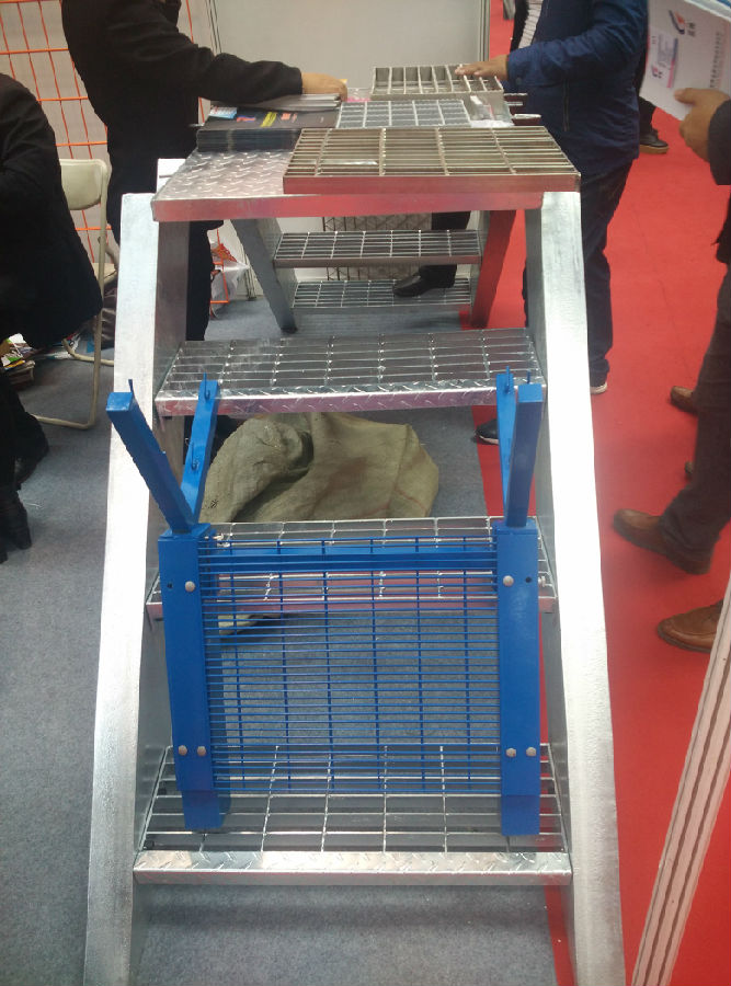 不銹鋼格柵踏步板