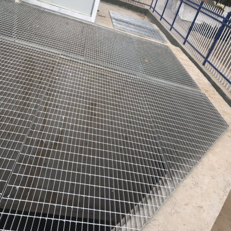 熱鍍鋅網(wǎng)格柵板平臺